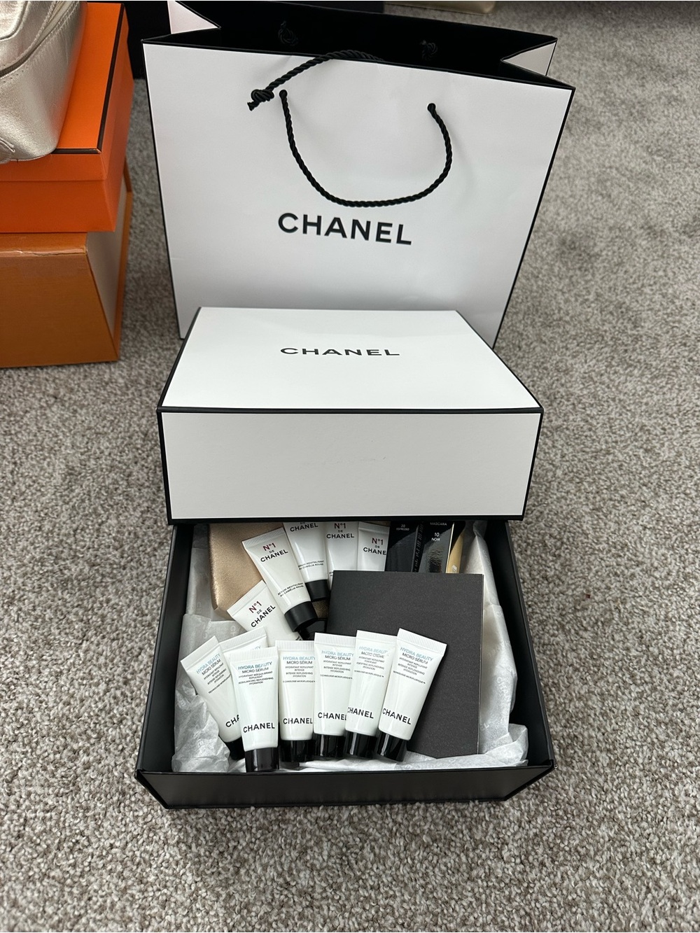 CHANEL White & Black Skincare Sample Gift Set